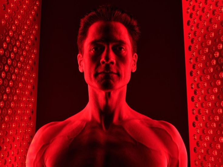 Биохакинг и LED фотобиомодулация: какво прави Bryan Johnson